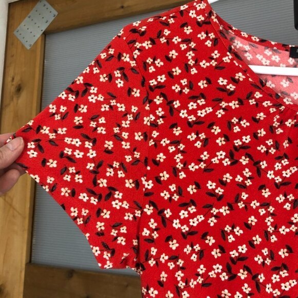 BR Fcty Red White Floral Fit & Flare Flounce Hem Short Sleeve Dress Sz M - Picture 4 of 15